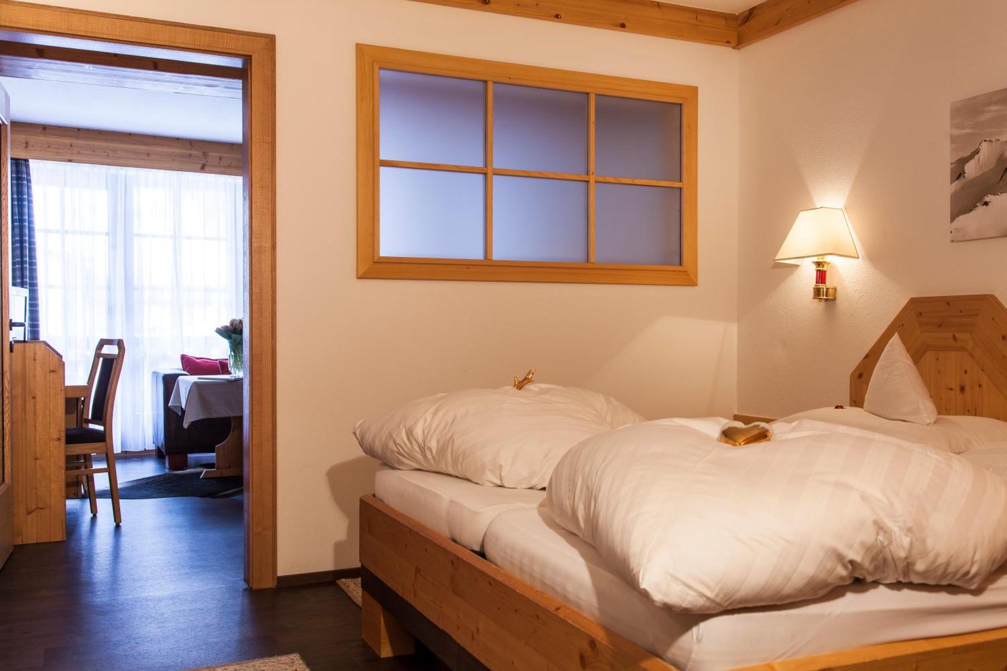 Am Dorfplatz Suites - Adults Only Sankt Anton am Arlberg Room photo