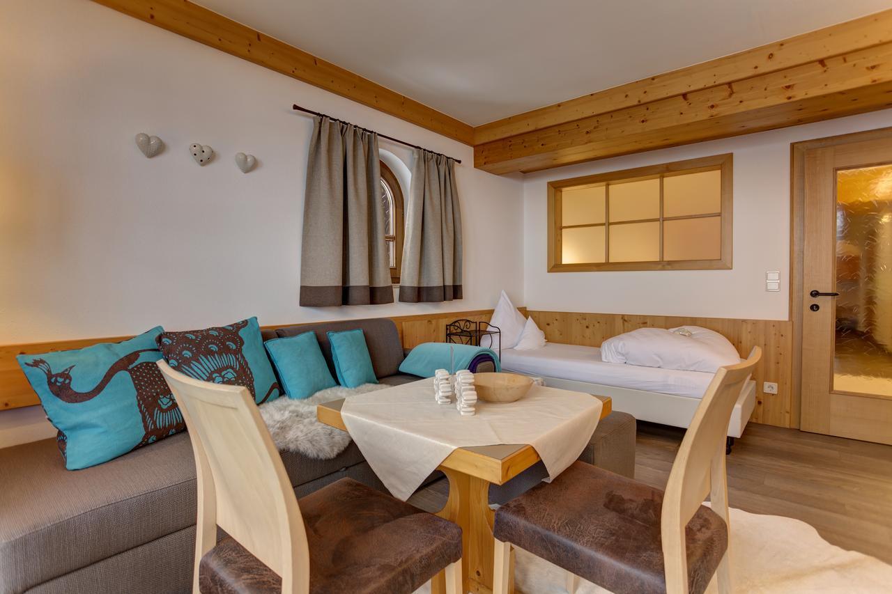 Am Dorfplatz Suites - Adults Only Sankt Anton am Arlberg Exterior photo